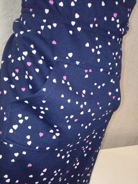 Dievčenské tmavomodré šaty so srdiečkami,8-9 r., original marines,128