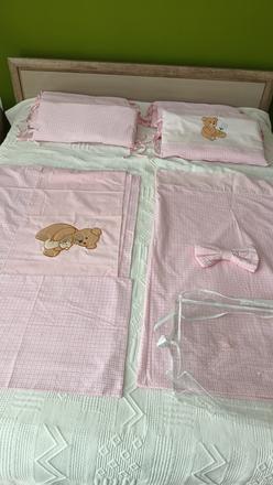 Ružová výbavička do postieľky kolotoč odsávačky a,