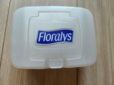 Dóza na vlhčený toaletný papier,