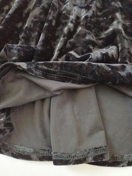 Zamatová sukna, atmosphere,36