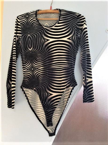 Zamatové body s dlhým rukávom, m