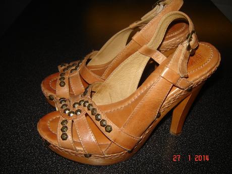 Kožené sandálky frye, 37