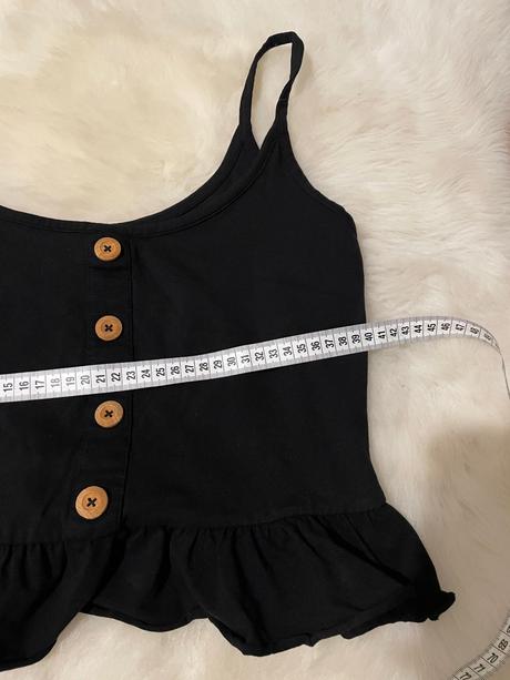 Crop tielko s volanom a gombikami, m