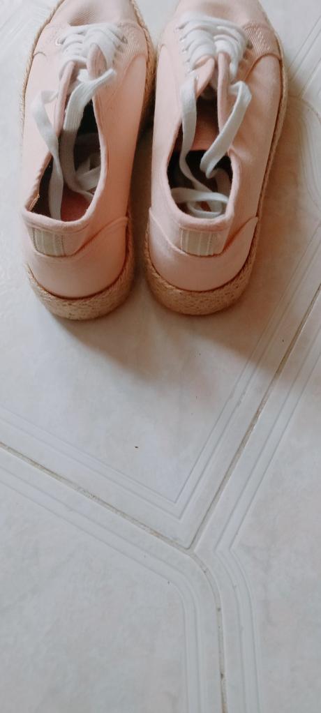 Ružové tenisky, 40