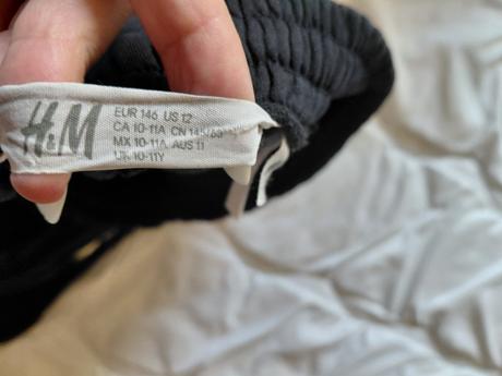 Tepláky h&m veľ 10-11 r čierne, 146