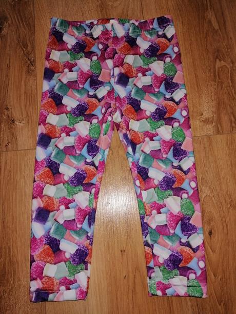 Cukríkové legínky, 86