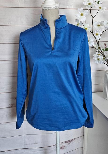 Pekná modrá mikina, s