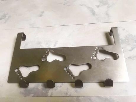 Chrómovaný vešiačik na dvere,