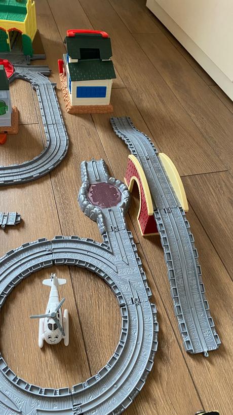 Vláčik tomáš - sada koľajníc, domčekov a vláčikov, 