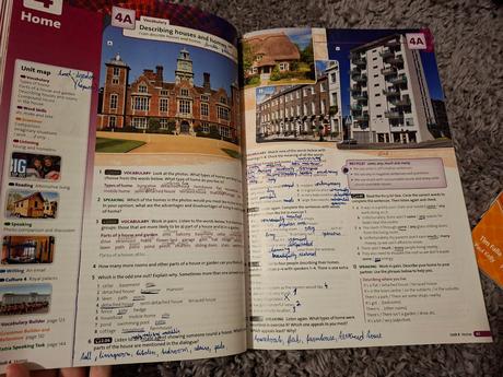 Učebnica solutions intermediate pre sš, anglicky j, 