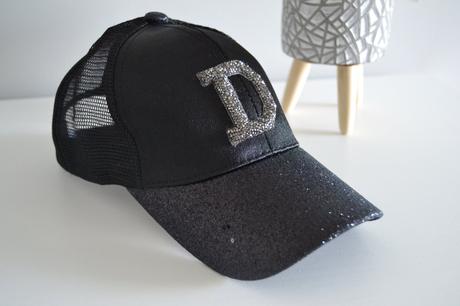Dievčenská šiltovka čierna s trblietavým šiltom,