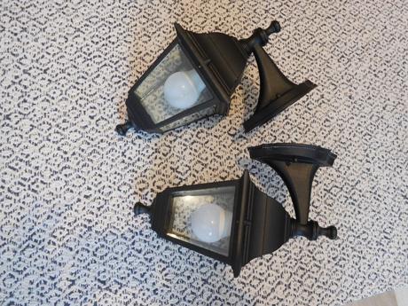 Kovové vonkašie lampy  2 kusy, v top top stave, 