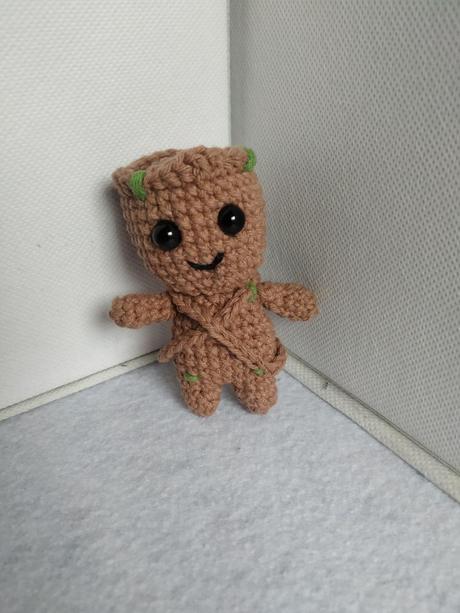 Háčkovaná postavička groot, 