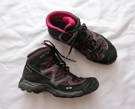 Turisticka trekingova obuv, salomon,40