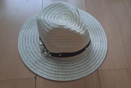 Letny klobuk s perlickami, 