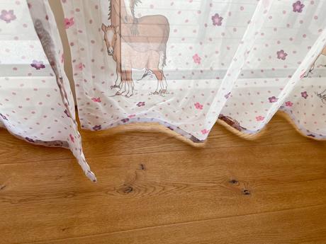 Záclona do detskej s koníkmi, 