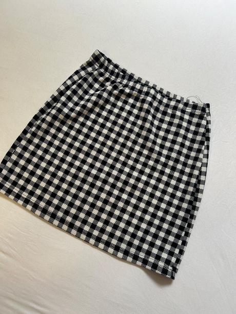 Obtiahnutá sukňa, xs