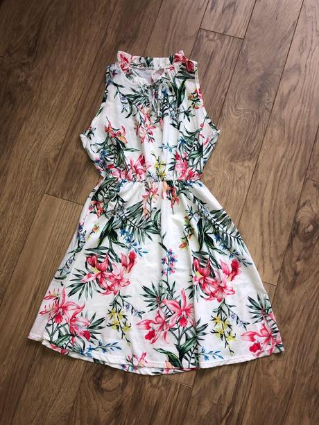 Letné šaty s kvetinovou potlačou, s