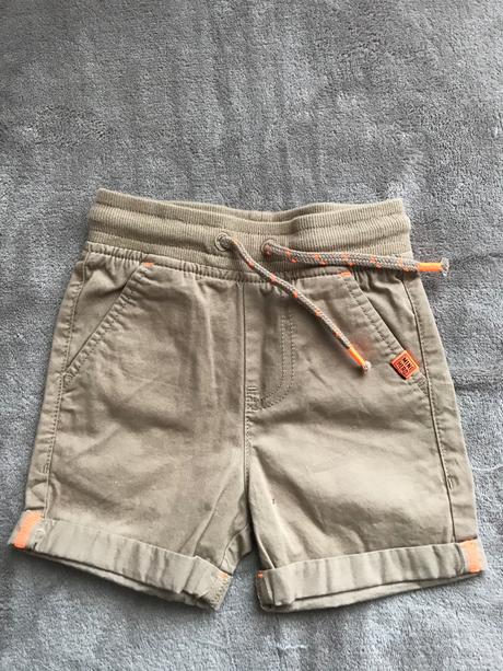 Šortky, f&f,86