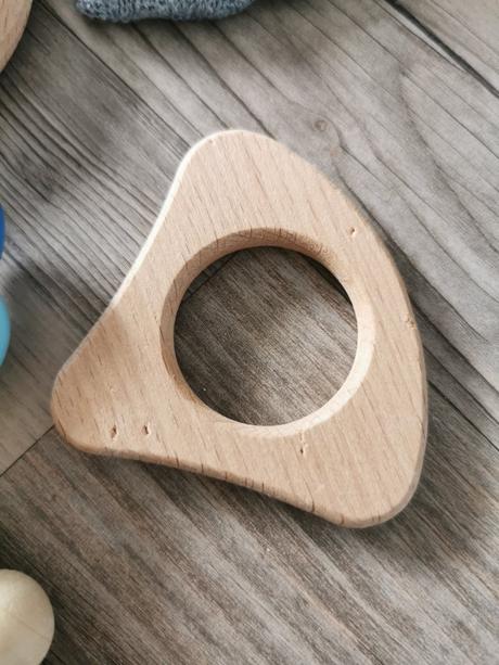 Drevené hračky, hrkálky a hryzátka pre bábätká,