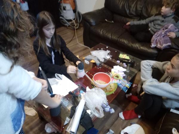 Pomôžte s nami rodine s chorým synčekom.