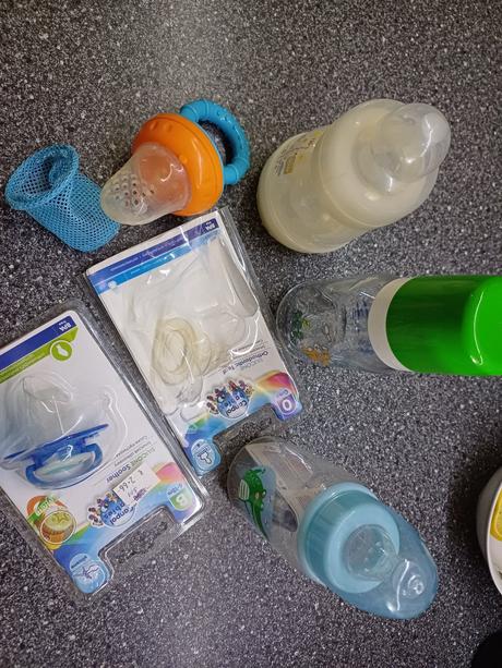Balíček dojčenskej potrieb fľaštičky,  cumlíky, 
