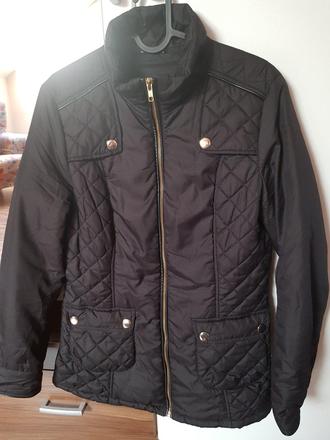 Čierna bunda so zlatými cvokmi, m