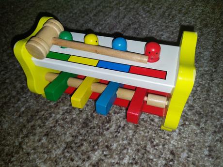 Retro hračka s kladivkom,