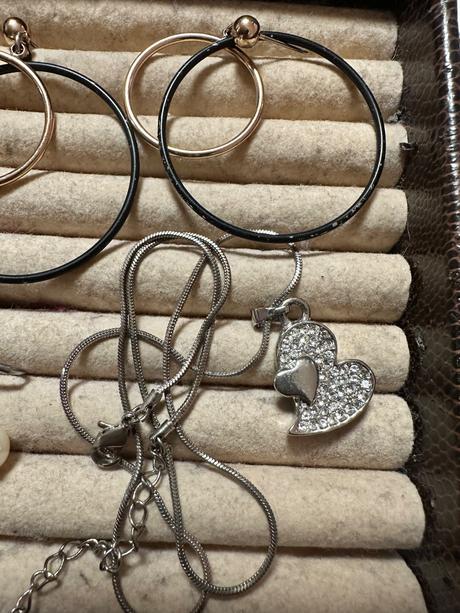 Set bižutérie náušnice 2x + náhrdelník so srdi, 