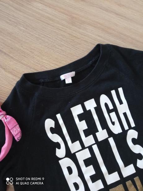 Čierna mikina s nápismi, 140