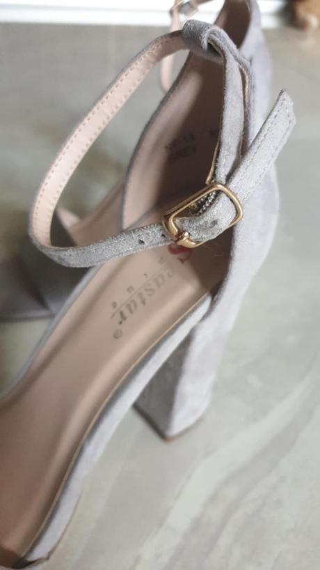 Topánky na opätku, 39