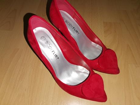 Červené srdiečkové lodičky, 37