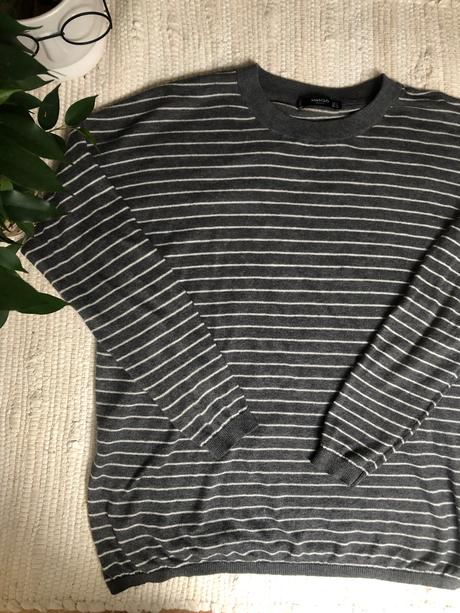 Pásikavý sivý svetrik, mango,s