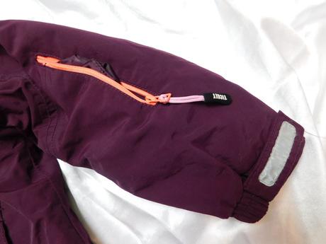 Kvalitna lyziarska bunda s odonimatelnou kapucnou, 92