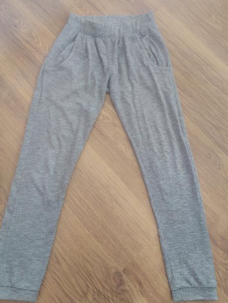 Teplákové nohavice, 134