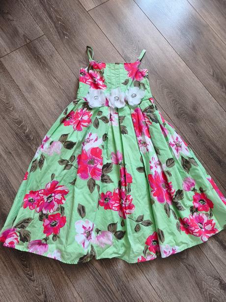 Nádherné šaty s kvetmi, 116