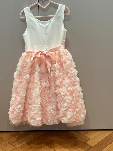 Dievčenské šaty, 128