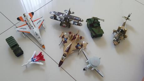 Kovové vojenské hračky,