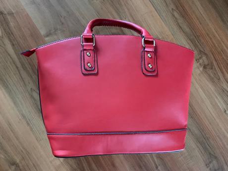 Červená kabelka,
