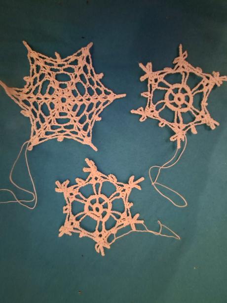 Háčkované vločky na stromček,