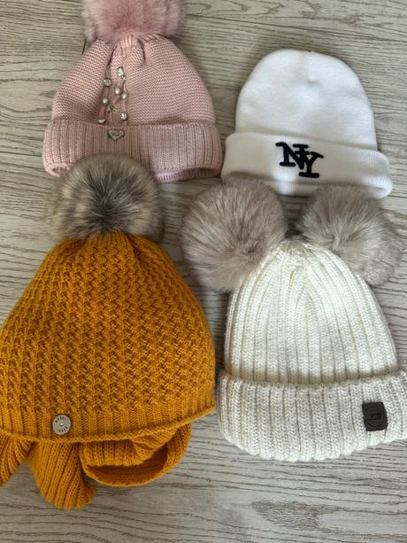 Dievčenské čiapky, s