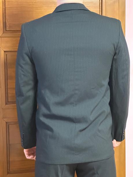 Pánsky oblek tmavý prúžkovaný, m