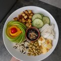 dnesny bowl ryza tofu omeleta avoka