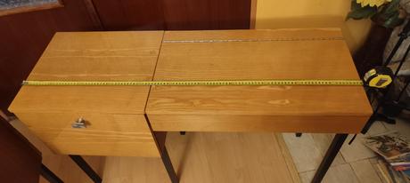 Retro kozmeticky a nočný stolík, 