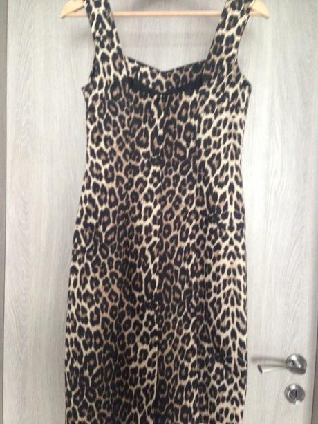 Predam spolocenske saty od navrha julien macdonald, 36