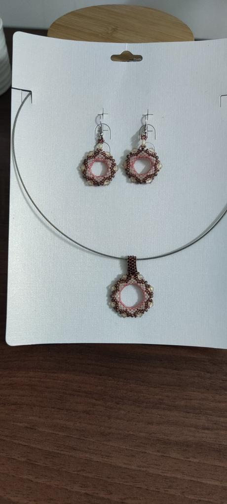 Set náušníc a náhrdelníka,