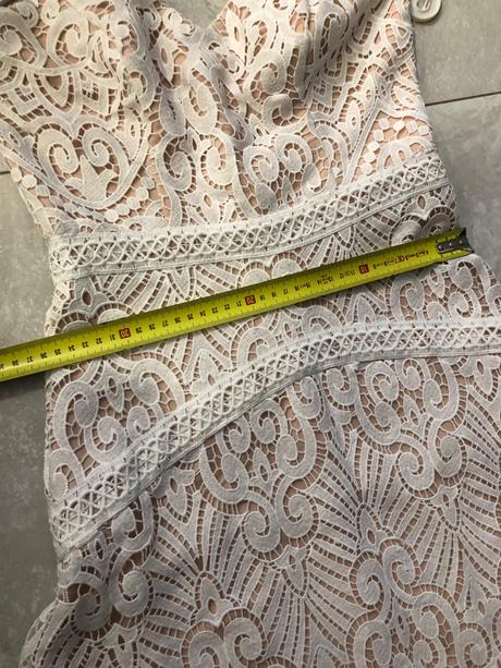 Krasne saty, lipsy london,36