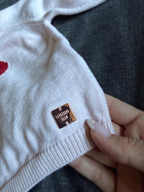 Balík oblečenia a hračiek pre dievčatko, 