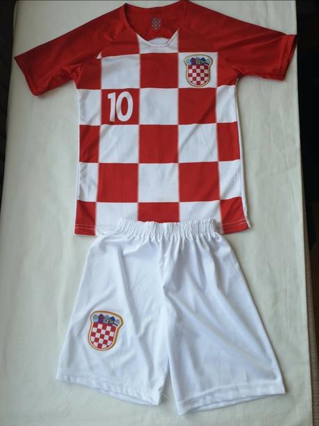 Futbalovy dres modric, 104