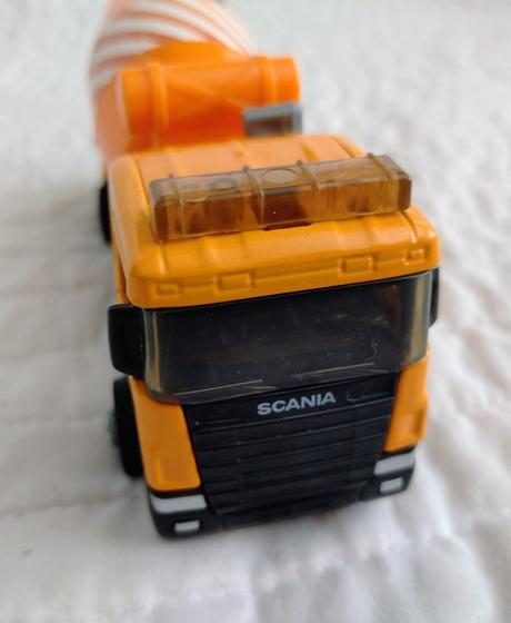 Set 2 kusov áut - čistiace auto + miešačka,
